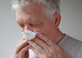 Infeções respiratórias e excesso de mortalidade continuam a aumentar em Portugal 