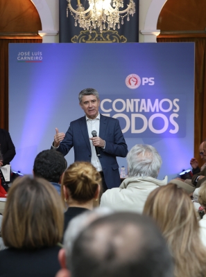 Em Faro, José Luís Carneiro destaca reforço do SNS e reforma do Estado