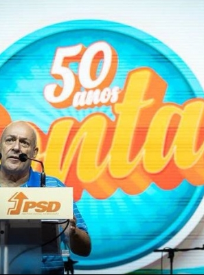 Montenegro distingue Mendes Bota como presidente honorário do PSD do Algarve