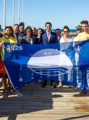 PRIMEIRA BANDEIRA AZUL DO ALGARVE  HASTEADA EM ALBUFEIRA
