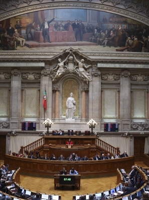 Orçamento para 2026 aprovado na votação final global por PSD e CDS com abstenção do PS