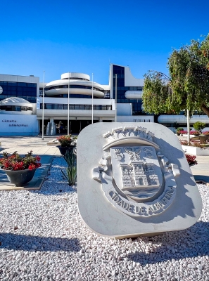 CÂMARA MUNICIPAL DE ALBUFEIRA SUSPENDE DIRIGENTES MUNICIPAIS
