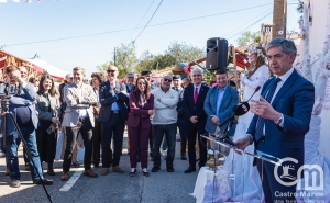 Milhares rumaram ao Festival das Amendoeiras em Flor de Alta Mora, inaugurado pelo Secretário de Estado do Turismo, para reviver tradições da serra