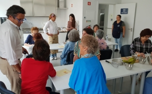 Oficina de Culinária QUARTEIRA | Oficina de Culinária ensinou a fazer Bolo de Banana Saudável 