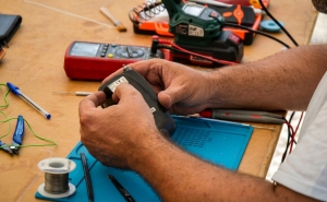 Loulé acolhe «Repair Café Algarve»: A feira-laboratório que ensina a reparar o presente