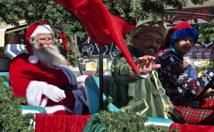 Chegada do Pai Natal a Quarteira acende a magia da quadra 