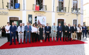 Recordar, viver e continuar a construir Abril