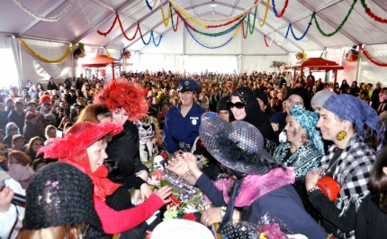 Corsos, desfiles e bailes animam | Carnaval em VRSA e Monte Gordo