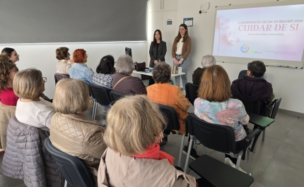 Seniores de Quarteira aprendem a cuidar da pele e da autoestima em atelier especial 