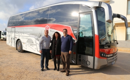 Câmara Municipal Vila do Bispo reforça frota com aquisição de um novo autocarro