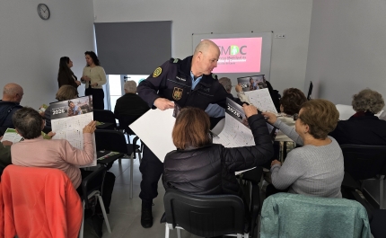 Quarteira: Literacia Digital leva conhecimento à comunidade para combater burlas online e por SMS 