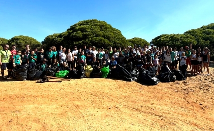 Limpeza da Praia do Forte Novo resulta em 150 kg de lixo recolhido com a ajuda de voluntários e Escuteiros de Quarteira