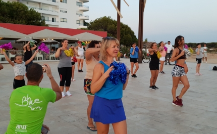 QUARTEIRA | 17.º Zumba Sunset com Bela Pereira e a instrutora convidada Inês