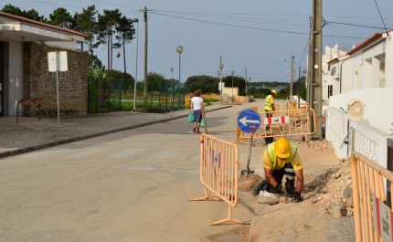 OBRAS DE EFICIÊNCIA ENERGÉTICA E REMODELAÇÃO DE REDES ELÉTRICAS PROSSEGUEM – ODECEIXE (MALHADAIS)