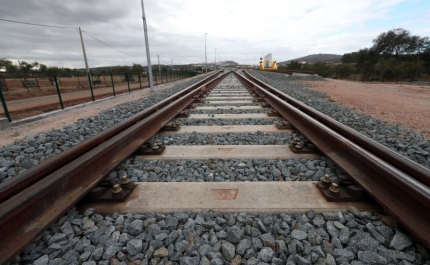 Colisão entre comboio e carro suspende circulação ferroviária na Linha do Alentejo