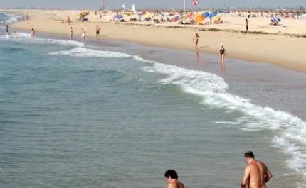 Correntes fortes obrigaram a hastear bandeira vermelha em Cabanas de Tavira