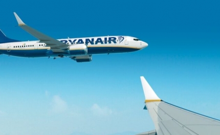 Ryanair revê receitas em alta para exercício anual