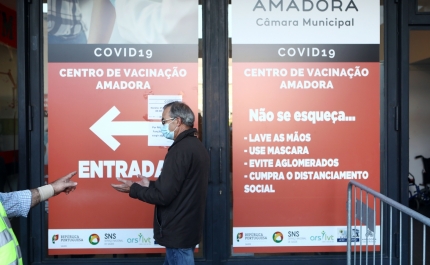 Covid-19: Autoagendamento de vacinas contra a gripe e terceira dose aberto a partir dos 65 anos