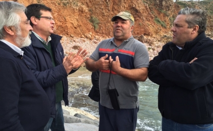  Polis, Câmara de Aljezur e Pescadores visitam obra do Portinho do Forno na Carrapateira 