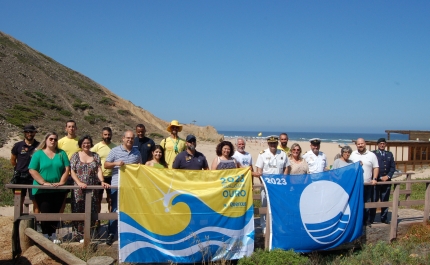 Bandeiras Azuis já estão hasteadas nas praias de Vila do Bispo