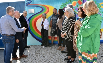 MURAL DO NOVO PAVILHÃO MULTIUSOS DE ALMANCIL VEM «ENRIQUECER ESPAÇO PÚBLICO»