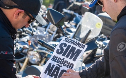 Centenas de motociclistas protestam em Faro contra «farsa» das inspeções obrigatórias