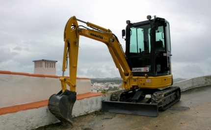  CÂMARA DE ALJEZUR ADQUIRE MINI ESCAVADORA 