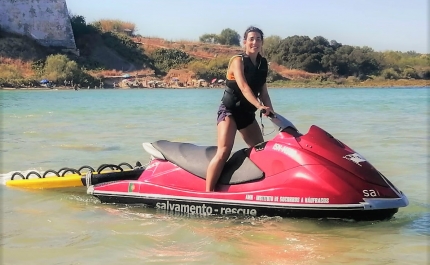 Elementos do Projeto «SeaWatch» auxiliam 10 pessoas na ria Formosa em Cacela Velha