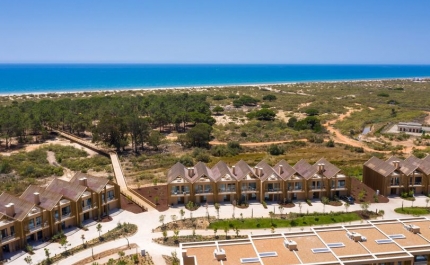 Resort de luxo no Algarve acaba 110 casas e inicia construção de hotel