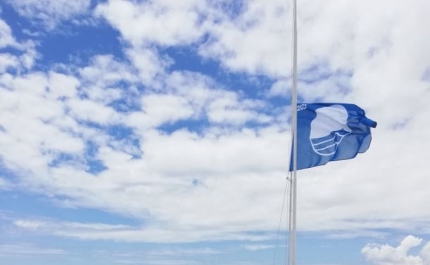 Praias de Tavira continuam a hastear a Bandeira Azul