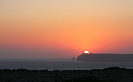 Algarve convida a descobrir aquele que é, provavelmente, o melhor pôr-do-sol da Europa