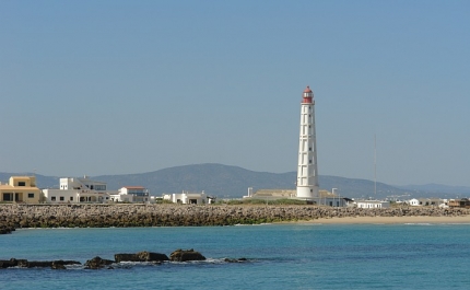 Regata na Ilha da Culatra reúne embarcações feitas com materiais encontrados na ria Formosa