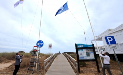 Praias de Portimão hasteiam pelo 38º ano consecutivo a Bandeira Azul