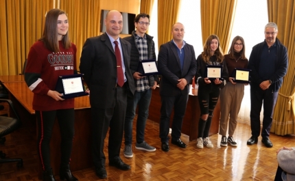 Câmara de Vila do Bispo atribuiu prémios aos melhores alunos do concelho