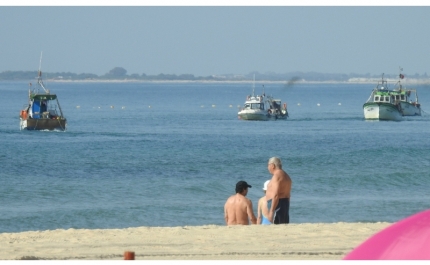 Polícia Marítima deteta embarcações de pesca profissional em infração junto a unidades balneares