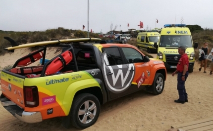 Autoridade Marítima Nacional colabora no resgate e assistência de surfista na praia do Amado em Aljezur