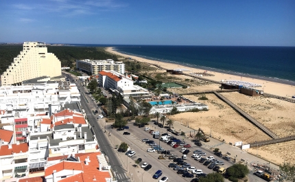 Requalificação da frente marítima dá novos jardins a Monte Gordo