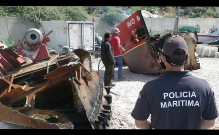 Processo de remoção de embarcação de pesca «Avô Melro»