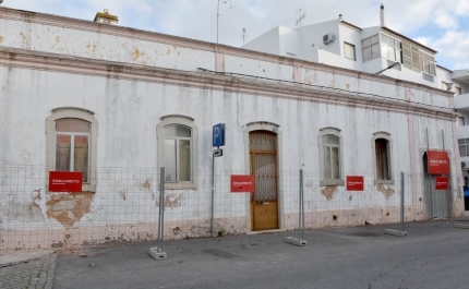 ARRANCA OBRA DE MAIS DE 1,3 MILHÕES DE EUROS PARA REFORÇAR RESPOSTAS HABITACIONAIS NA CIDADE DE LOULÉ