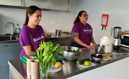 QUARTEIRA | Erika de Sousa ensina a fazer sumos saudáveis misturando legumes com frutos 