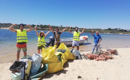 Associação ambientalista retira 300 quilogramas de lixo de praia algarvia