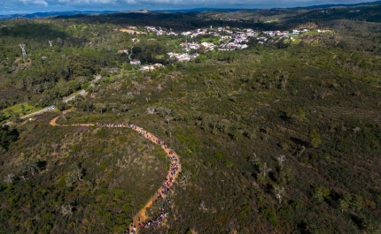 Passeio Pedestre na Cortelha visita Destilarias de Aguardente Medronho