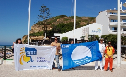 Praias de Vila do Bispo ostentam Bandeiras Azuis