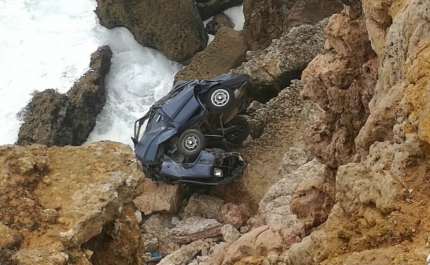 Queda de viatura em falésia de Sagres