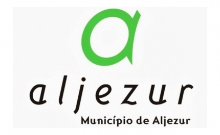 MUNICÍPIO DE ALJEZUR CEDE COMPUTADORES A ALUNOS DO CONCELHO 