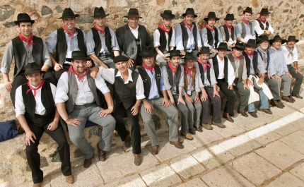 Orquestra Clássica do Sul estreia «Clássico EnCante» com Vitorino e Cantadores de Redondo