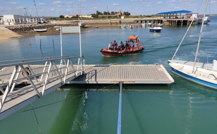 Estação Salva-vidas de Tavira auxilia jovem na ilha de Tavira