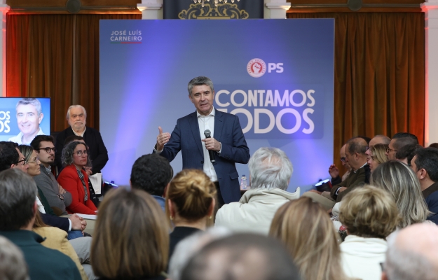 Em Faro, José Luís Carneiro destaca reforço do SNS e reforma do Estado