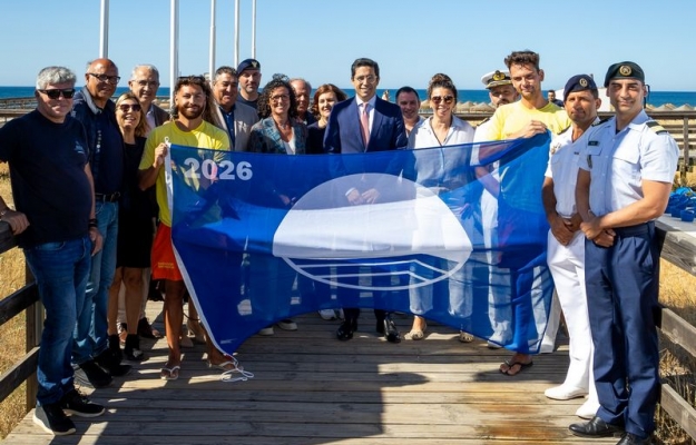 PRIMEIRA BANDEIRA AZUL DO ALGARVE  HASTEADA EM ALBUFEIRA