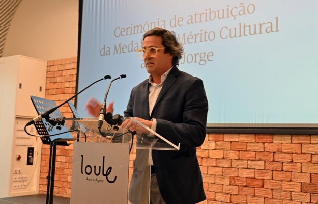 LÍDIA JORGE RECEBEU MEDALHA DE MÉRITO CULTURAL NA SUA «TERRA MÃE»